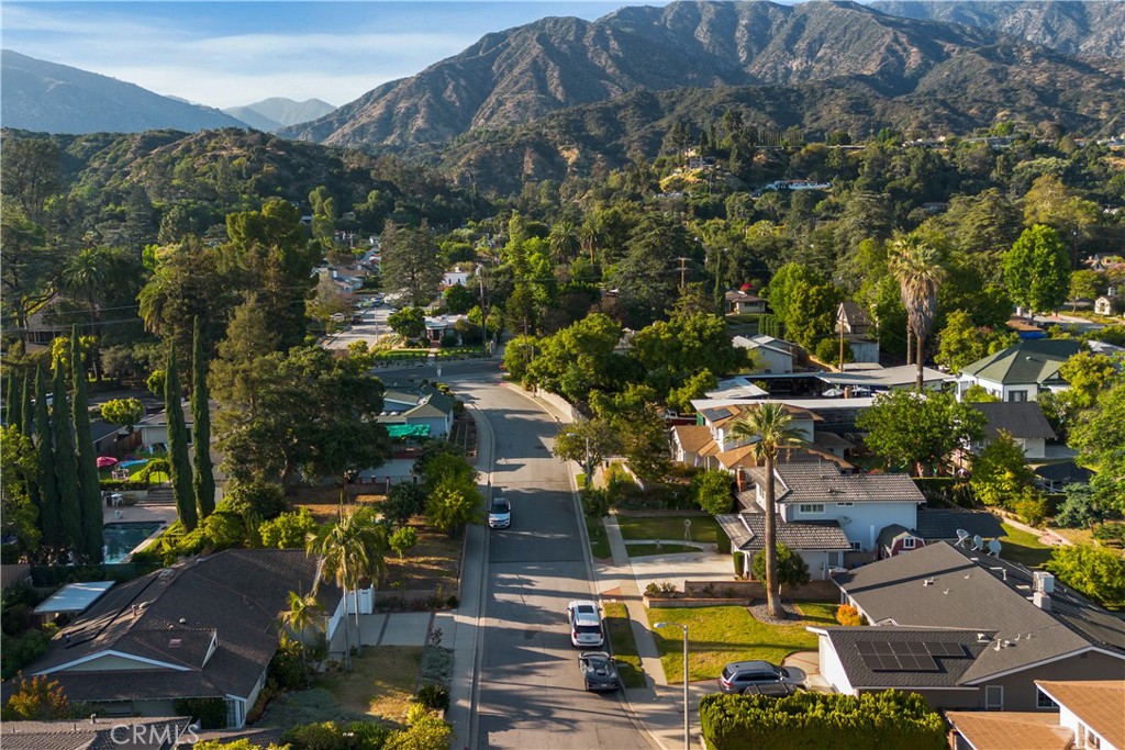 https://media.crmls.org/medias/0e435bc1-4a10-463c-b9e3-9efce4c88c49.jpg?preset=X-Large