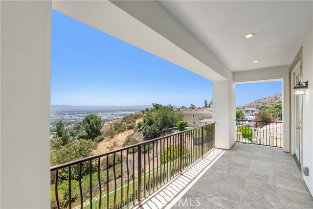 3318 Durham Court, Burbank CA: https://media.crmls.org/medias/0e4395d4-c498-4d2f-b3e1-012dc4fca619.jpg