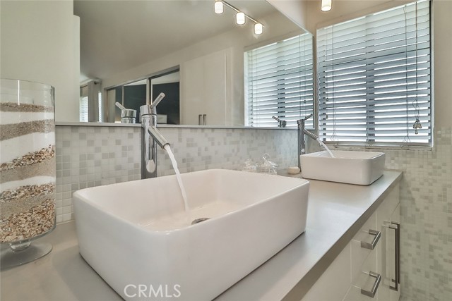 21025 Lemarsh Street, Chatsworth CA: https://media.crmls.org/medias/0e44817b-d24d-47bb-a31d-6308051a4f8b.jpg