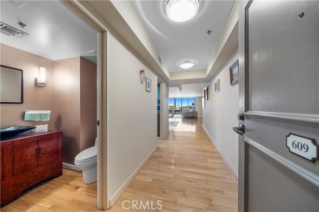 10660 Wilshire Boulevard, Los Angeles CA: https://media.crmls.org/medias/0e45970c-71aa-4141-8beb-eeddc529f3c0.jpg