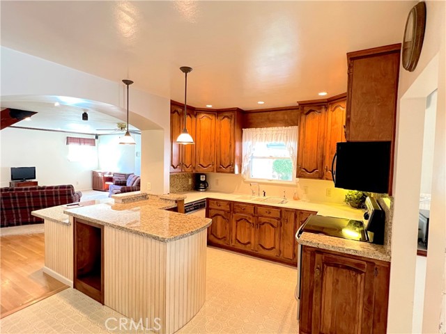 Detail Gallery Image 5 of 38 For 5712 Shepard Ave, Sacramento,  CA 95819 - 3 Beds | 2 Baths