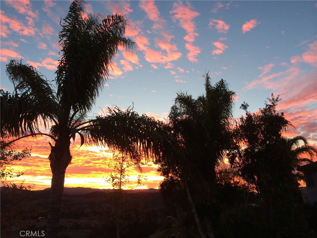 https://media.crmls.org/medias/0e4710fd-3ed3-4693-bee5-a4f6a5e1cba5.jpg?preset=X-Large