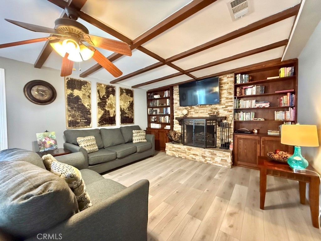 https://media.crmls.org/medias/0e481171-9879-4693-9eaa-fc78d61583b7.jpg?preset=X-Large
