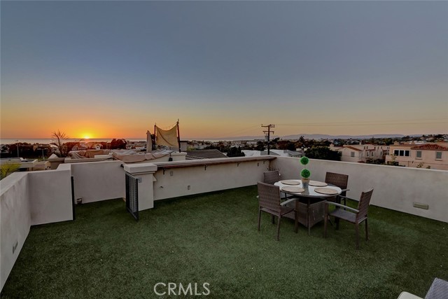 720 10th Street, Hermosa Beach, California 90254, 4 Bedrooms Bedrooms, ,3 BathroomsBathrooms,Residential,Sold,10th,SB21226543