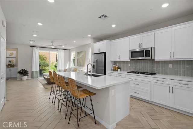 Detail Gallery Image 9 of 33 For 2571 E Pheasant Way, Ontario,  CA 91761 - 4 Beds | 2/1 Baths