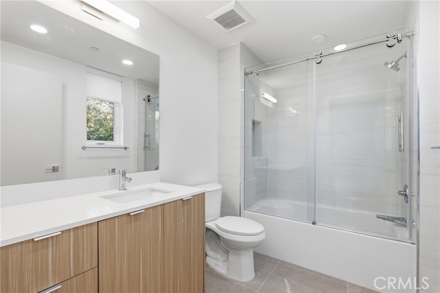 Detail Gallery Image 7 of 10 For 12078 Guerin St #101,  Studio City,  CA 91604 - 2 Beds | 2 Baths
