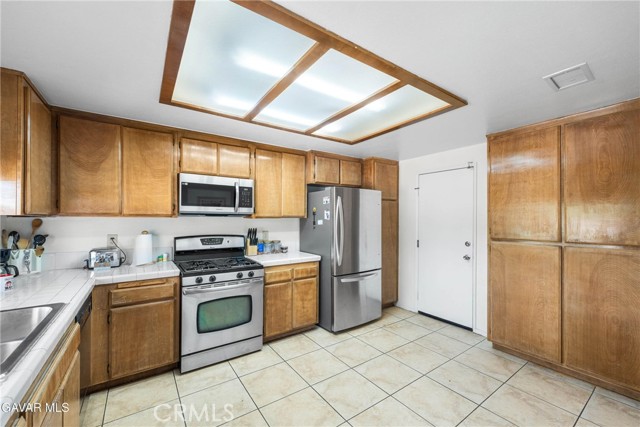 Detail Gallery Image 11 of 32 For 16435 Stagecoach Ave, Palmdale,  CA 93591 - 3 Beds | 2 Baths