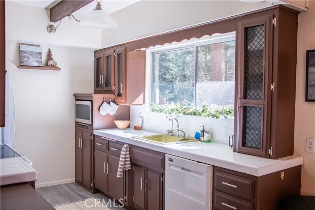 31583 Circle View Drive, Running Springs CA: https://media.crmls.org/medias/0e4a126c-9c24-42aa-b495-11ae4abb94ec.jpg