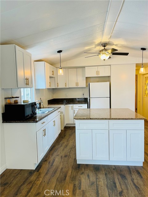 489 Cedar Brook, California Hot Springs CA: https://media.crmls.org/medias/0e4a145a-45f9-4cfe-80f1-f65c435d7b23.jpg