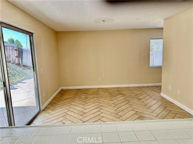 220 W Blaine Street, Riverside CA: https://media.crmls.org/medias/0e4ab79b-fcca-451c-bacd-efa6a873912f.jpg