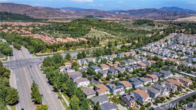 Detail Gallery Image 6 of 8 For 183 Kingswood, Irvine,  CA 92620 - 4 Beds | 2/1 Baths