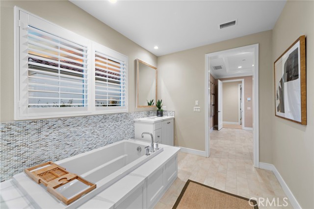 166 Villa Rdg, Irvine CA: https://media.crmls.org/medias/0e4ae7ca-b4e7-4de7-8503-dbb2c200383a.jpg