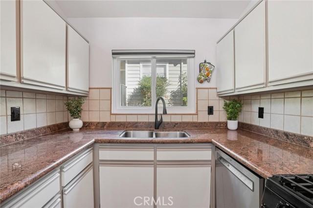 Detail Gallery Image 12 of 24 For 11377 Osborne Pl #13,  Sylmar,  CA 91342 - 2 Beds | 2/1 Baths