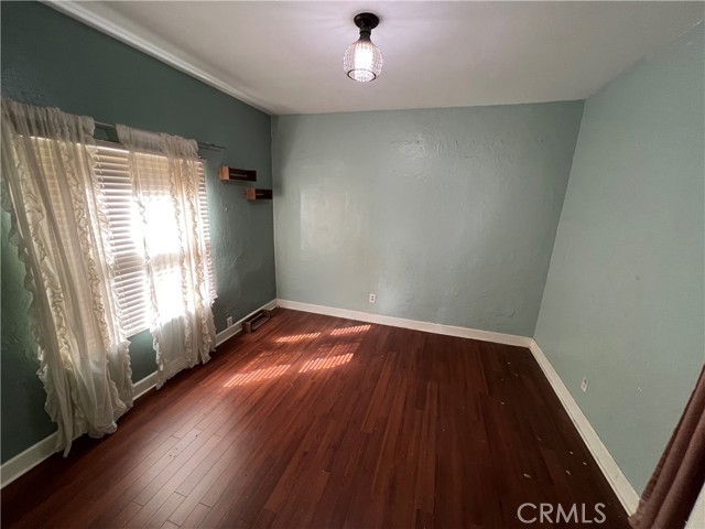 Detail Gallery Image 8 of 14 For 4073 Cedar St, Riverside,  CA 92501 - 4 Beds | 2/1 Baths