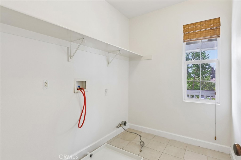 https://media.crmls.org/medias/0e4d5be7-c59d-4189-bc82-83d333e1c19f.jpg?preset=X-Large
