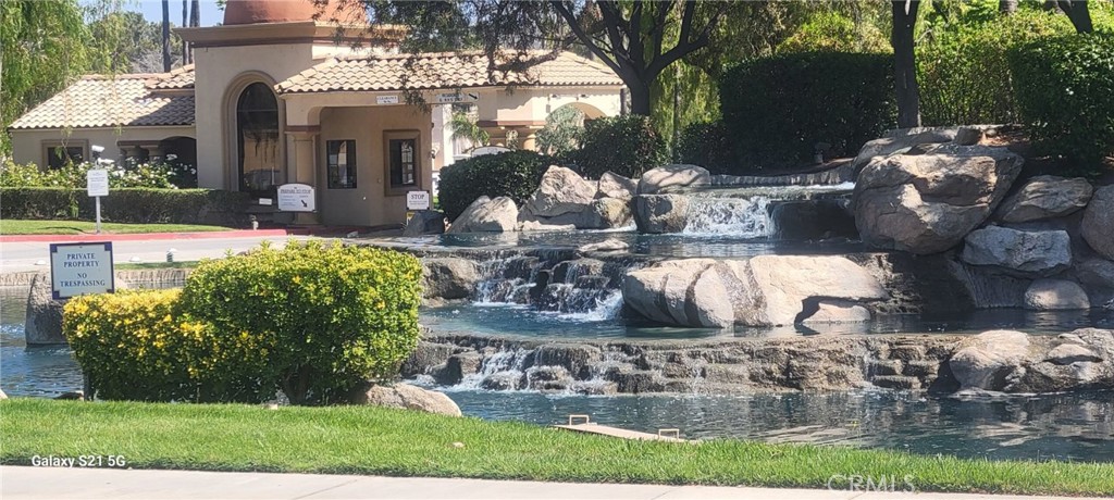 https://media.crmls.org/medias/0e4db710-3499-4d81-84ca-95d42550978a.jpg?preset=X-Large