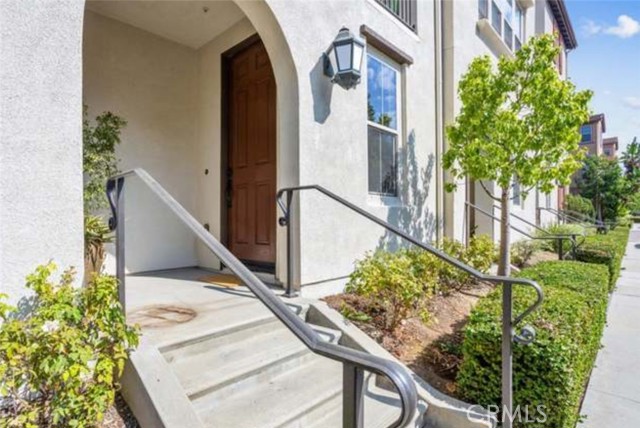 Detail Gallery Image 1 of 13 For 905 N Bouquet Ct #C,  Azusa,  CA 91702 - 2 Beds | 2/1 Baths