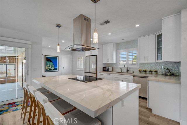 1947 N Sacramento Street, Orange CA: https://media.crmls.org/medias/0e4ef6c8-b100-49b2-814c-0944027548da.jpg