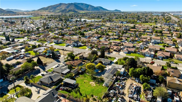 Detail Gallery Image 4 of 14 For 10573 Larch, Bloomington,  CA 92316 - 5 Beds | 2 Baths