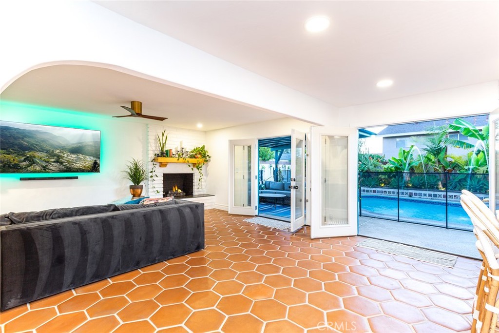 0e51c387 B9ae 4674 89ef 770ae710c7b7