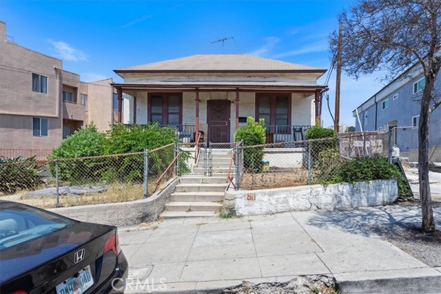 811 N Bunker Hill Avenue, Los Angeles CA: https://media.crmls.org/medias/0e51da0a-12ed-4d68-b763-1970495514ae.jpg
