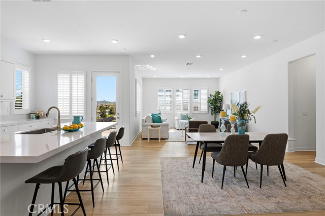 Detail Gallery Image 3 of 70 For 191 Sash, Irvine,  CA 92618 - 4 Beds | 3/1 Baths