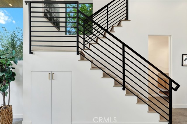 Detail Gallery Image 12 of 45 For 3949 Glenalbyn Dr, Los Angeles,  CA 90065 - 3 Beds | 2/1 Baths