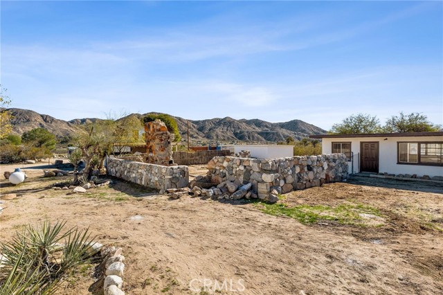 Detail Gallery Image 12 of 64 For 9016 Rose Eden Dr, Morongo Valley,  CA 92256 - 3 Beds | 3 Baths