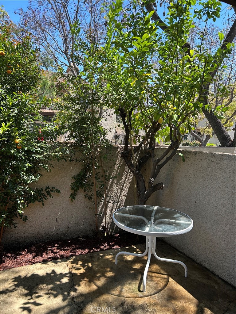https://media.crmls.org/medias/0e52e940-cd62-449d-adef-2f1c183871c4.jpg?preset=X-Large