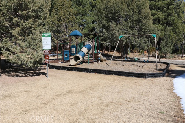 Detail Gallery Image 12 of 16 For 275 Meadow Cir, Big Bear Lake,  CA 92315 - – Beds | – Baths
