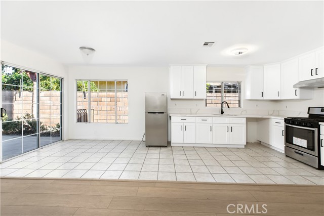 Detail Gallery Image 13 of 33 For 823 E 3rd St, Pomona,  CA 91766 - 4 Beds | 2 Baths