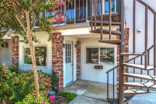 6966 Ranch View Road, Riverside CA: https://media.crmls.org/medias/0e53de31-8255-45b2-b8d9-f581a4029d3c.jpg