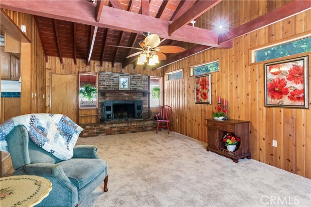 5940 Lake Drive, Angelus Oaks CA: https://media.crmls.org/medias/0e542ba1-95a7-4238-ac56-026f5de067c7.jpg