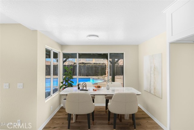 Detail Gallery Image 10 of 24 For 37717 49th, Palmdale,  CA 93552 - 3 Beds | 3 Baths