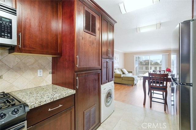 Detail Gallery Image 10 of 22 For 637 Atlantic #3,  Long Beach,  CA 90802 - 2 Beds | 2 Baths