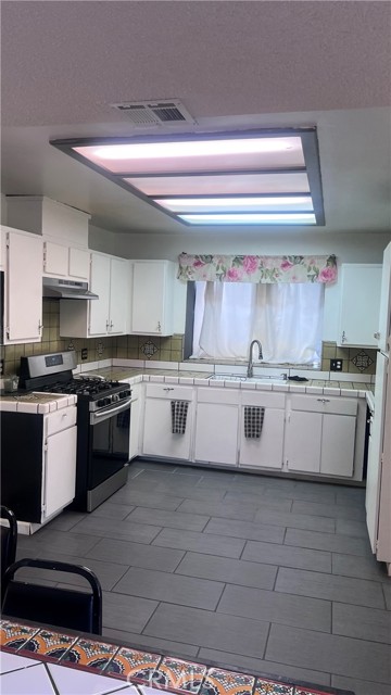 Detail Gallery Image 5 of 19 For 38616 Division, Palmdale,  CA 93550 - 3 Beds | 2 Baths