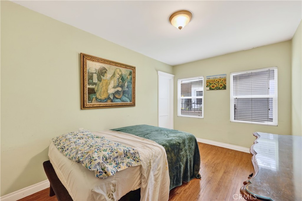 https://media.crmls.org/medias/0e5504aa-e493-4576-a7e9-0c1901e4bc9b.jpg?preset=X-Large