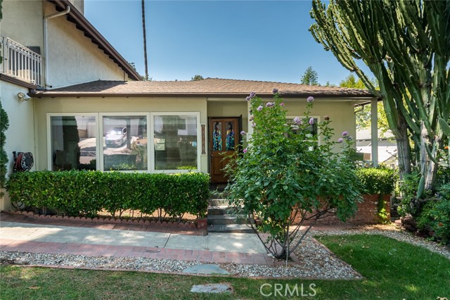 10109 Parr Avenue, Sunland CA: https://media.crmls.org/medias/0e56b44e-ac11-42bc-baa7-901bed1b681b.jpg