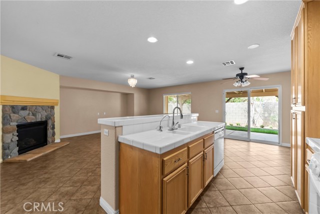 Detail Gallery Image 9 of 37 For 45541 Robinson Dr, Lancaster,  CA 93535 - 4 Beds | 2 Baths