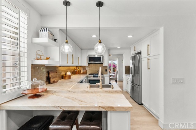 Detail Gallery Image 20 of 50 For 23121 Yvette Ln, Valencia,  CA 91355 - 3 Beds | 3 Baths