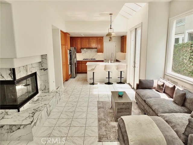 6225 Napoli Court, Long Beach CA: https://media.crmls.org/medias/0e577c79-3811-4fb5-a84c-e00d84f23717.jpg