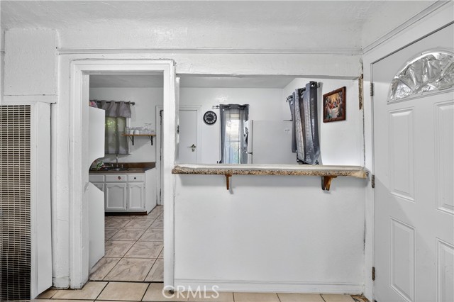 1008 E 74th Street, Los Angeles CA: https://media.crmls.org/medias/0e58b472-1336-4aa5-a3cd-ddb8bff39599.jpg