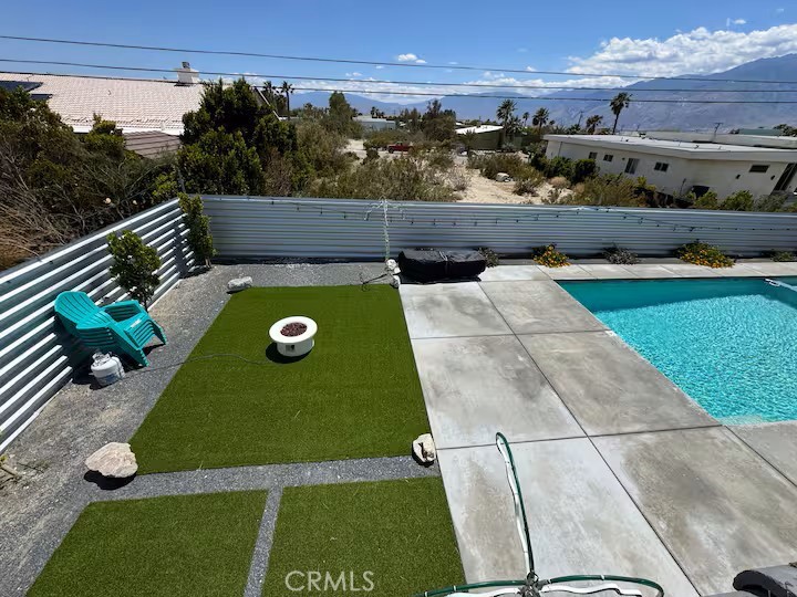 https://media.crmls.org/medias/0e58dbb6-09ca-41eb-8219-533cccbe5cc9.jpg?preset=X-Large
