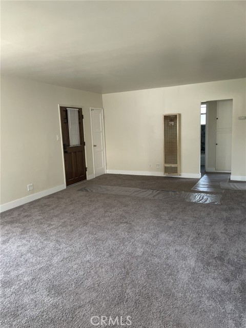 10813 Flallon Avenue, Santa Fe Springs CA: https://media.crmls.org/medias/0e58e3f1-cd33-425b-acf8-d658047c5ed6.jpg