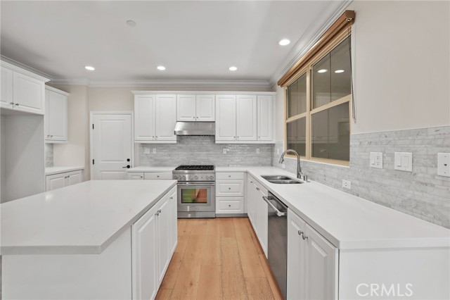 Detail Gallery Image 6 of 31 For 83 Henson, Irvine,  CA 92620 - 4 Beds | 3 Baths