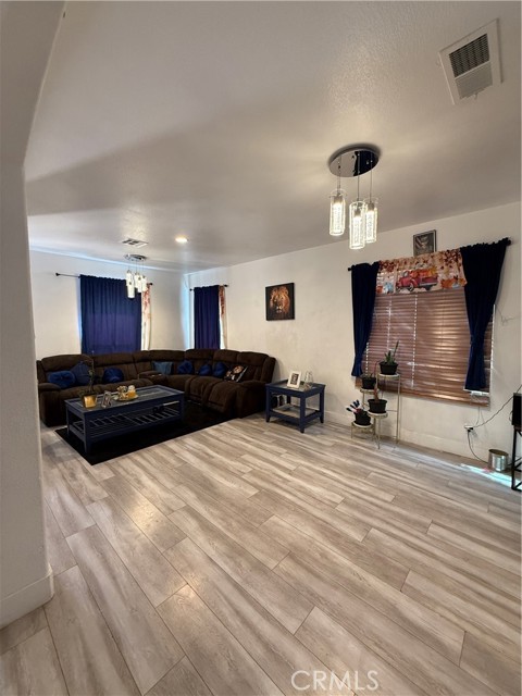 Detail Gallery Image 18 of 44 For 15974 Golden Meadow Ln, Victorville,  CA 92394 - 3 Beds | 2/1 Baths