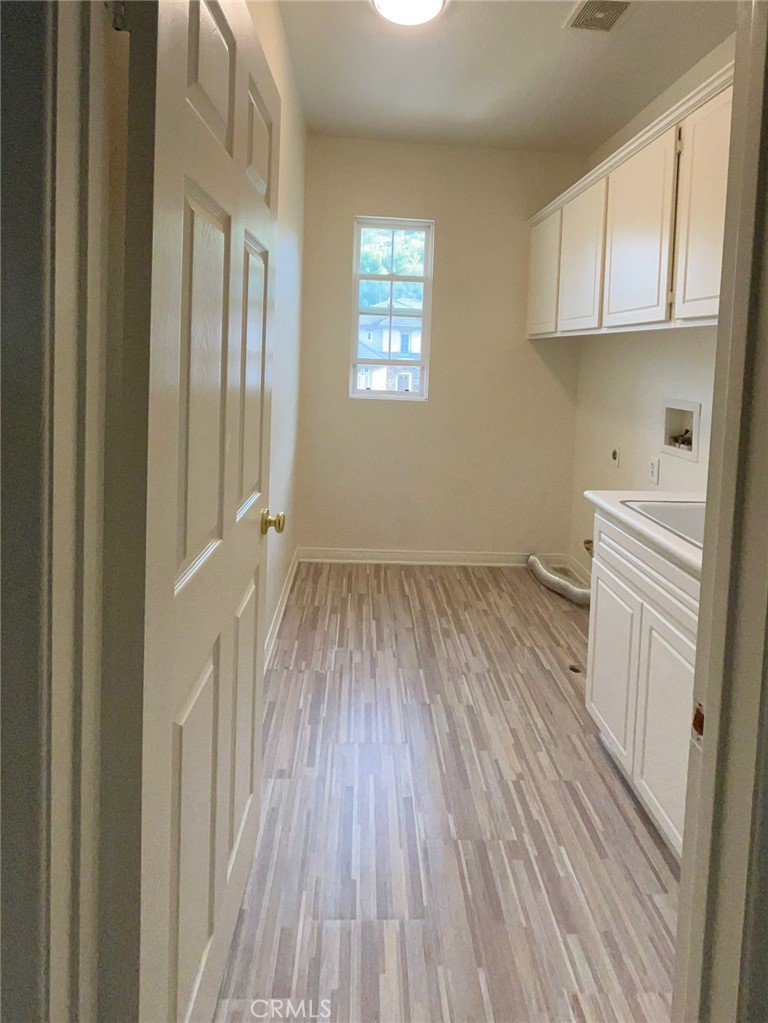 https://media.crmls.org/medias/0e5a51a0-42f2-41b6-afb3-ec14183cf8ef.jpg?preset=X-Large
