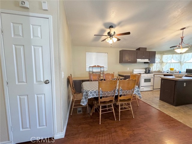 Detail Gallery Image 8 of 25 For 21210 Arrow Hwy #36,  Covina,  CA 91724 - 3 Beds | 2 Baths