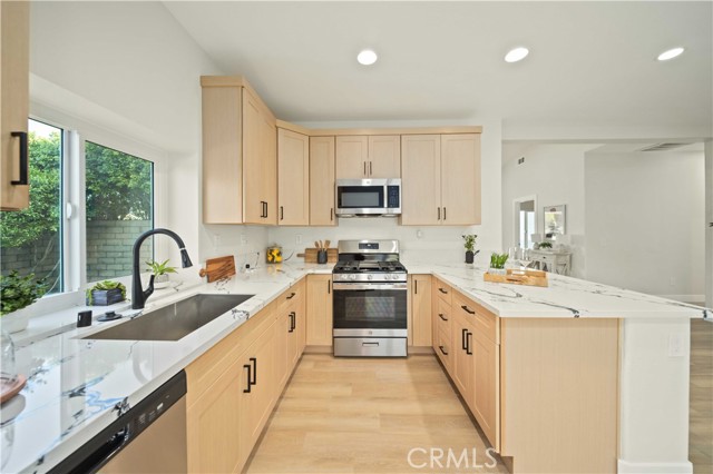 Detail Gallery Image 12 of 37 For 1501 Olga Way, Palm Springs,  CA 92262 - 4 Beds | 2 Baths