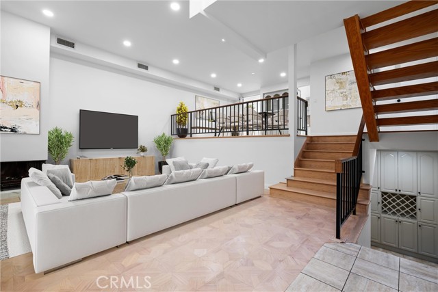 5335 White Oak Avenue, Encino CA: https://media.crmls.org/medias/0e5bb2c0-5253-4073-a726-2586b7fc0378.jpg
